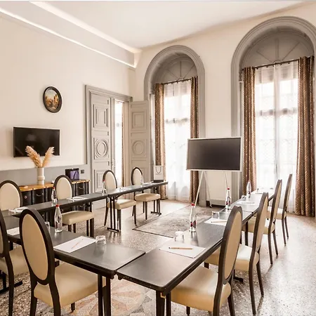 Ξενοδοχείο με διαμερίσματα Appart'city Collection Arenes 4*