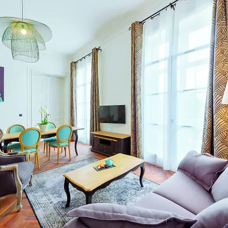 Appart'city Collection Arenes Апарт-отель 4*