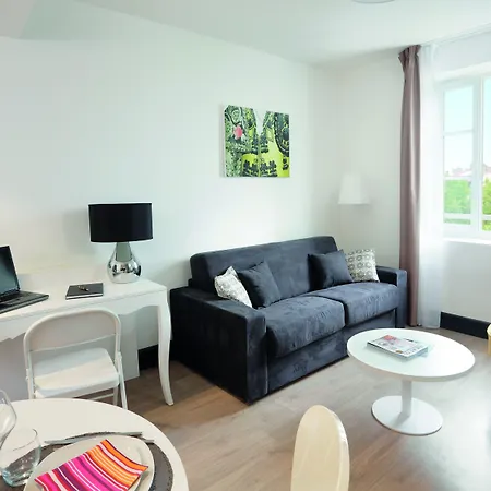Апарт-отель Appart'city Collection Arenes 4*