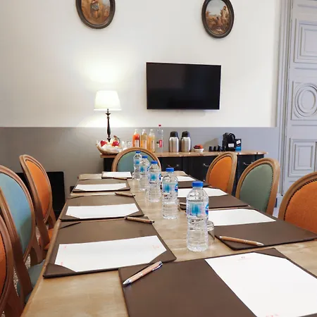 Appart'city Collection Arenes 4* נים