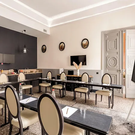 Aparthotel Appart'city Collection Arenes 4*