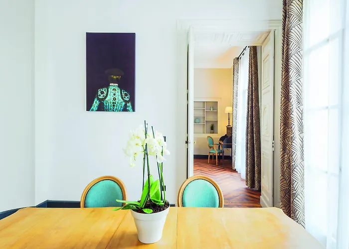 Appart'city Collection Arenes Aparthotel 4*