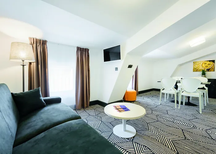 Aparthotel Appart'city Collection Arenes 4*